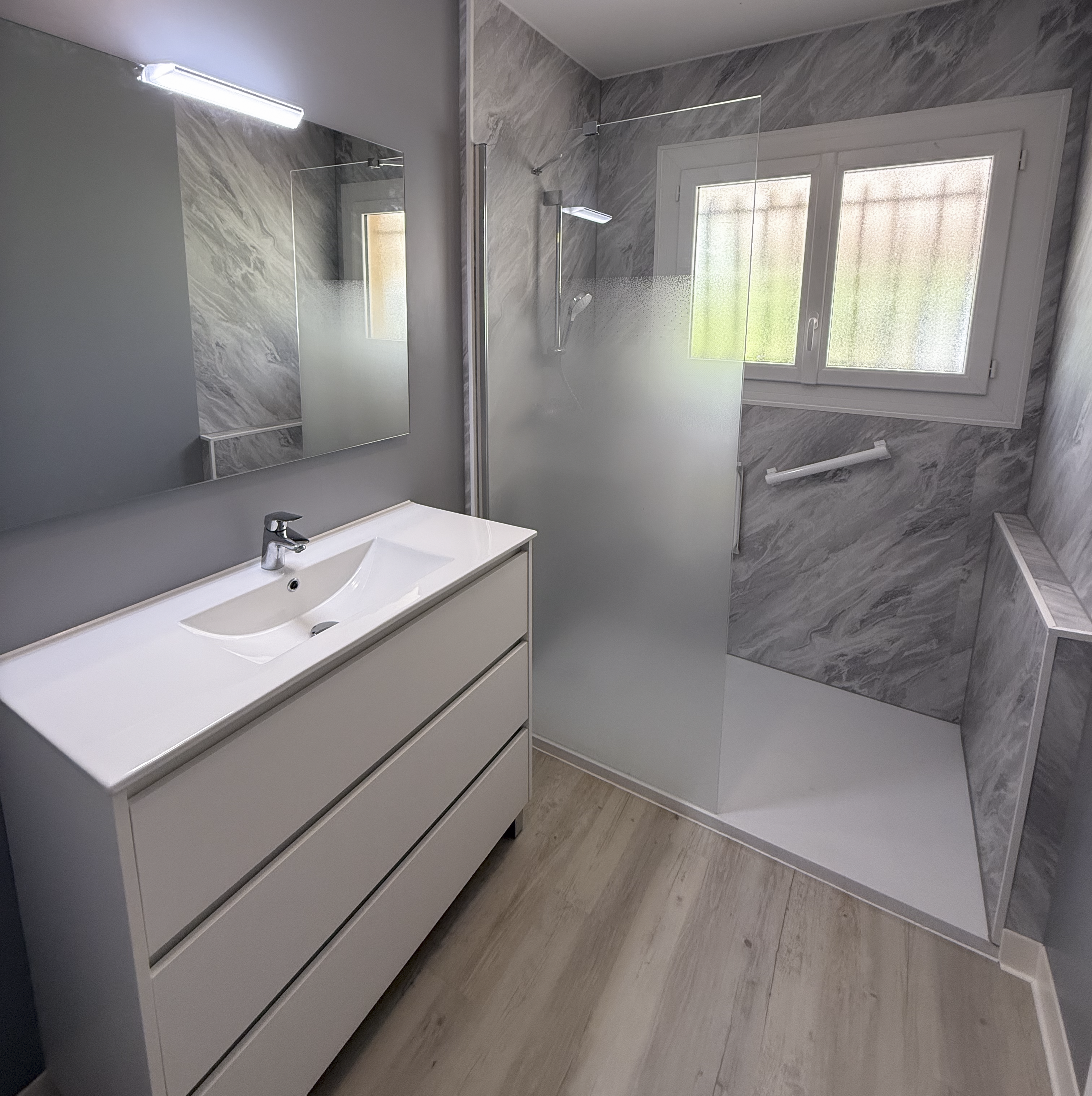 Salle de bain moderne Marcheprime Bulneo